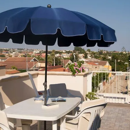 Matisse Beach Apartment Punta Secca